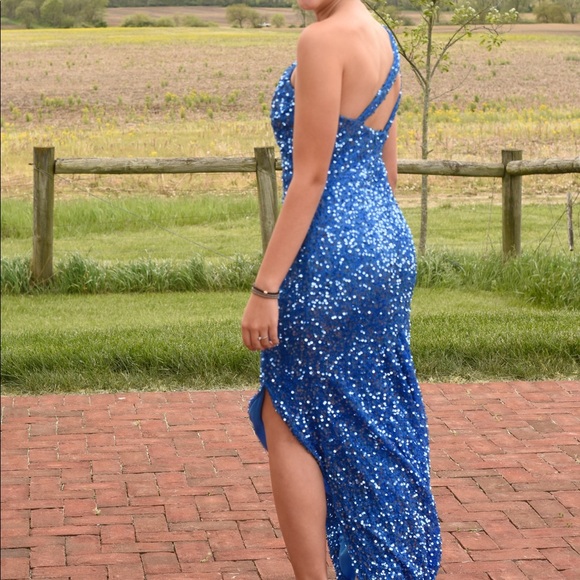 Prom Dress!!🤍 - Picture 2 of 2